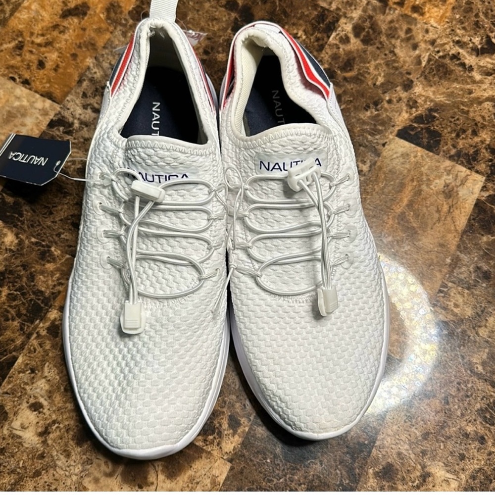 Nautica women's size 9
stretch sneakers